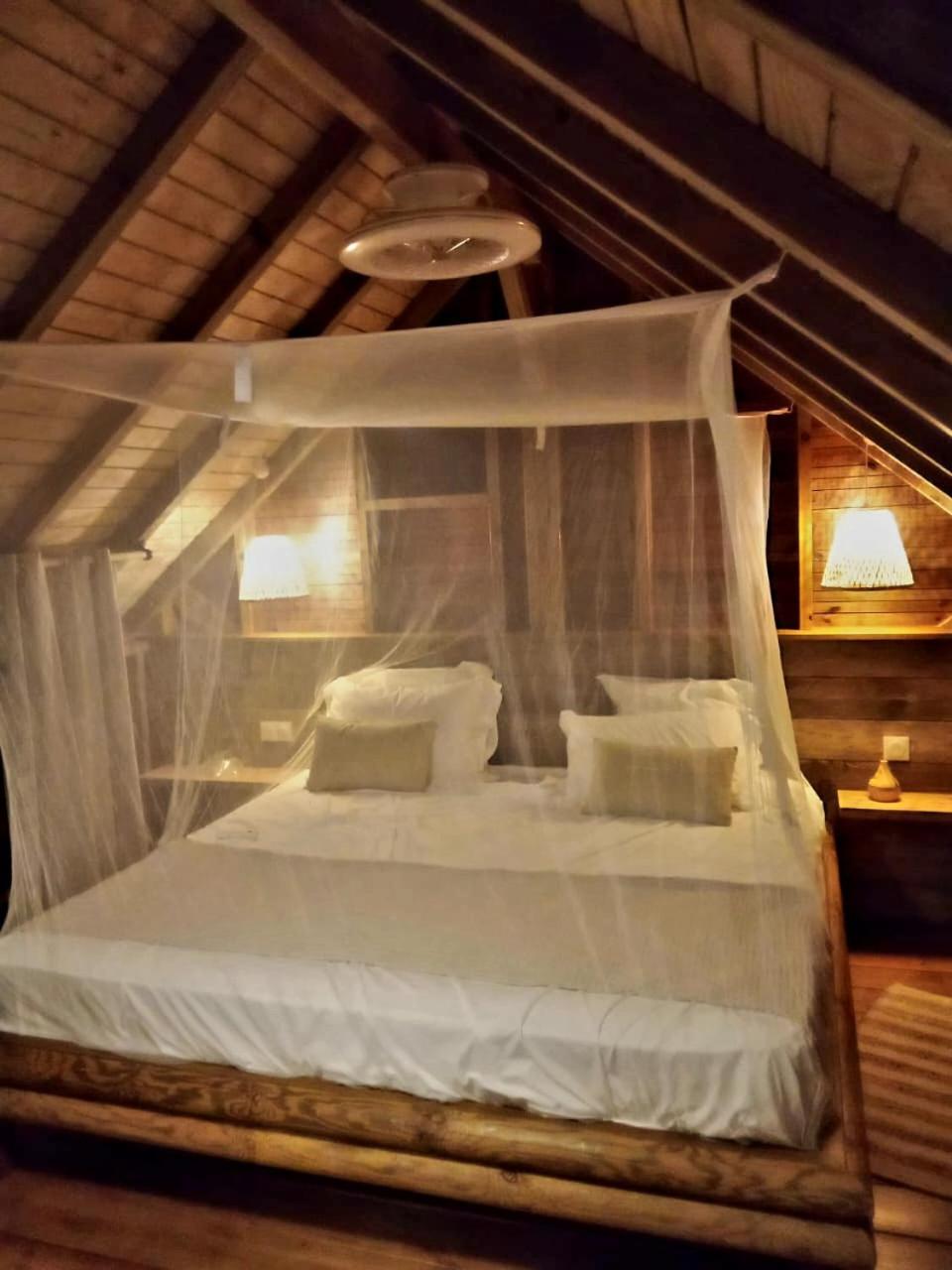 Pura Vida Lodge Cabane Perchee Sainte-Rose Exterior foto